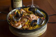 Mariscos paella from La Rambla.   Oregon Wine Press photo